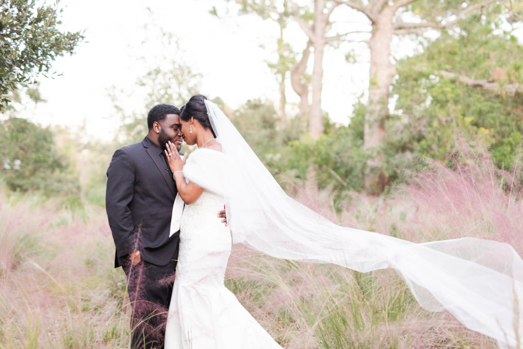 Kaitlin Mendoza Photography describes the six benefits of a bride and groom first look
