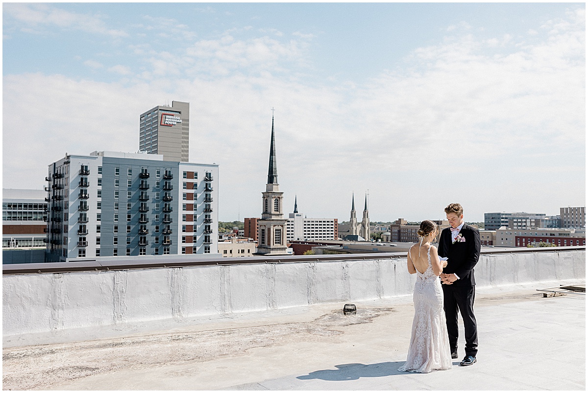Abby and Spencer’s Fort Wayne, Indiana Wedding captured by Indianapolis wedding photographer Kaitlin Mendoza Photography.