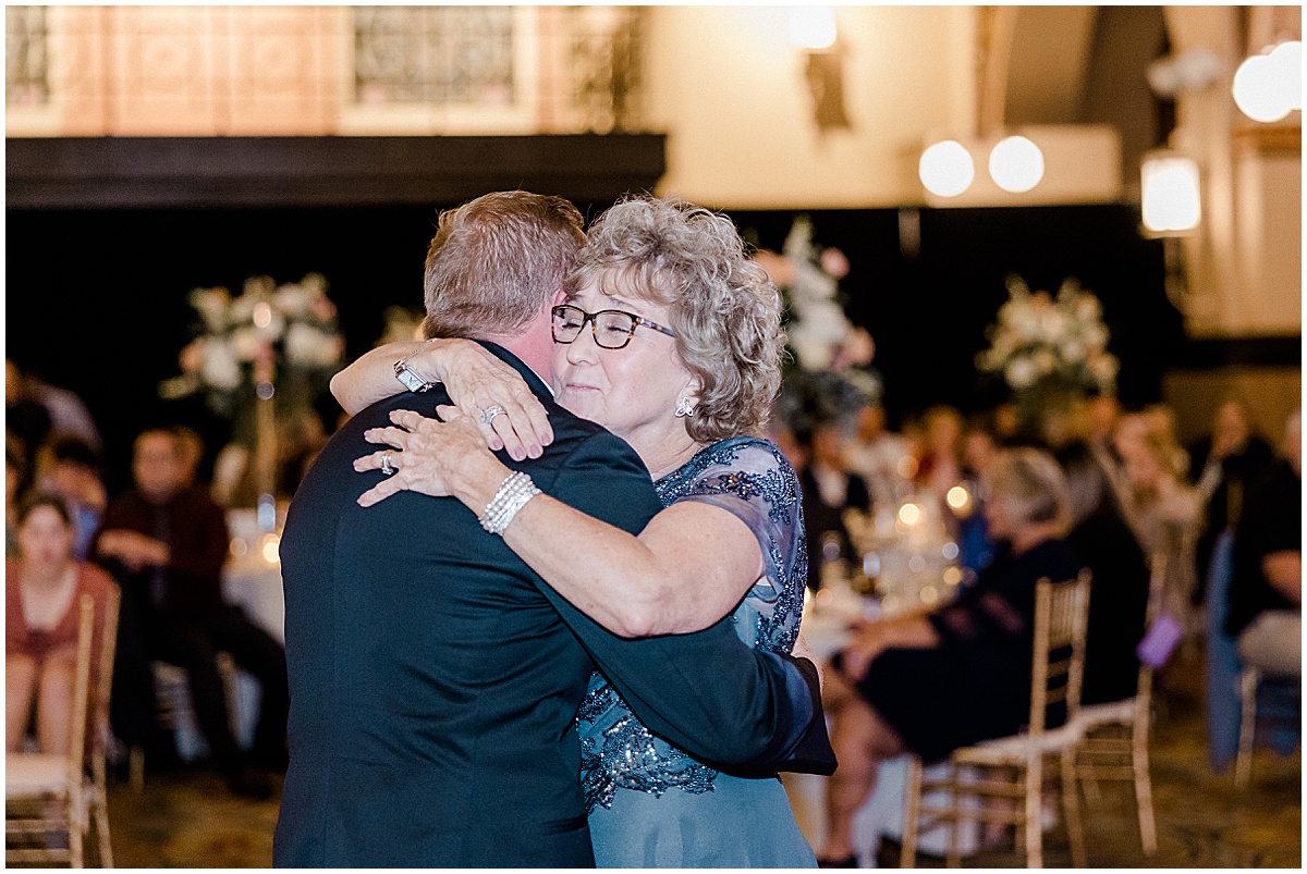Marie and Wil’s Crowne Plaza Union Station Wedding in Indianapolis, Indiana was timeless and classic! Kaitlin Mendoza Photography captured the ceremony and reception.