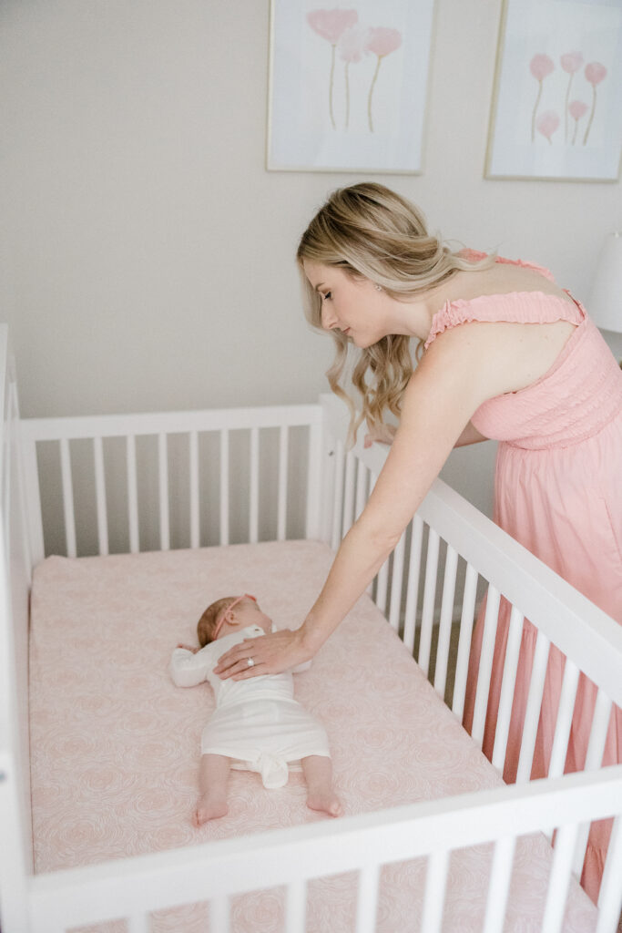 Kaitlin Mendoza Photography, a lifestyle newborn photographer in Indianapolis explaining what lifestyle newborn photography is and why she’s passionate about it. 