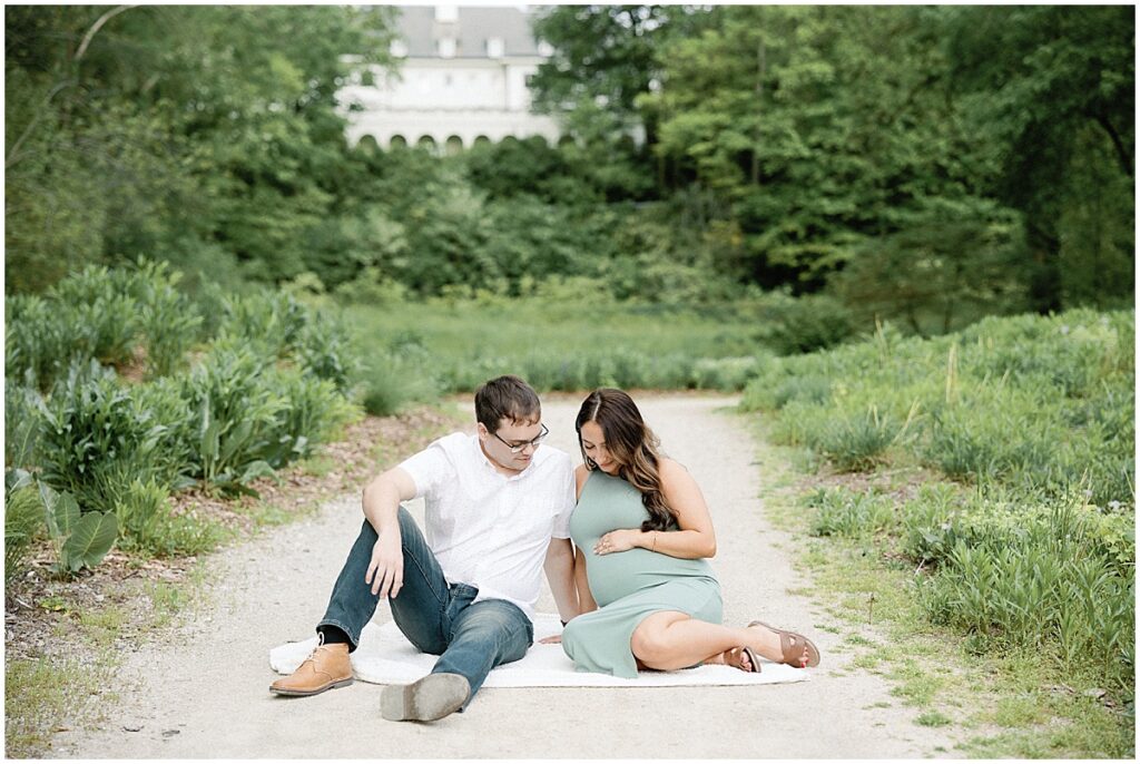 Kaitlin Mendoza Photography is an Indianapolis Maternity Photographer who took photos for the Riley-Burke family.