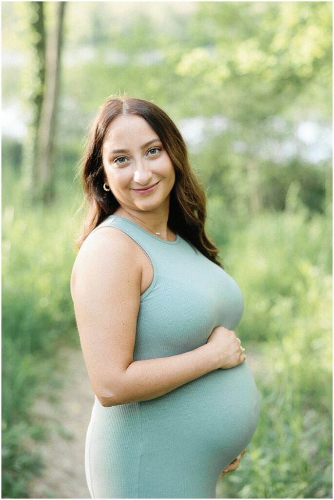 Kaitlin Mendoza Photography is an Indianapolis Maternity Photographer who took photos for the Riley-Burke family.