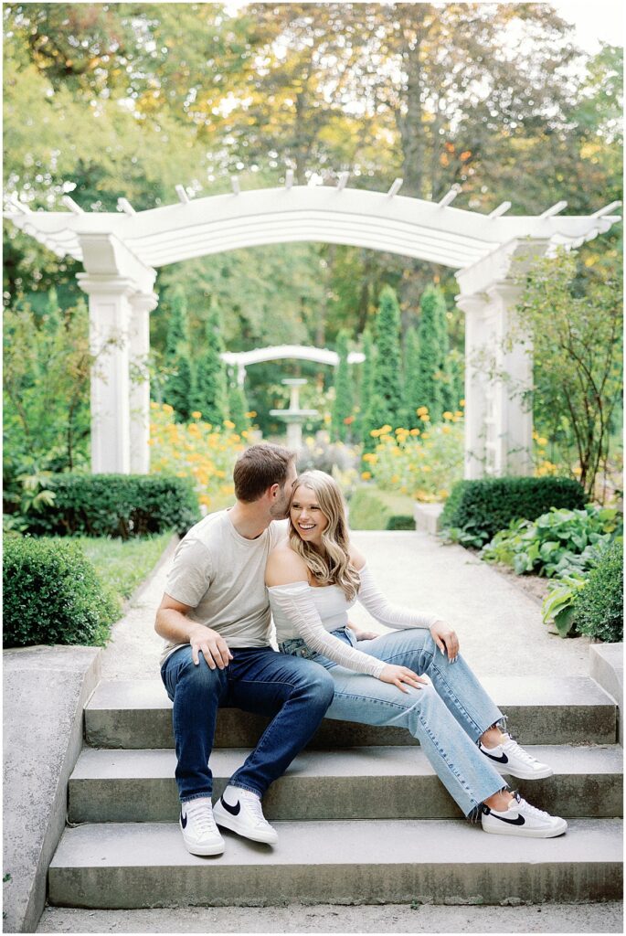 Kaitlin Mendoza Photography took Fall engagement photos at Newfields in Indianapolis of Rachel and Ryan.