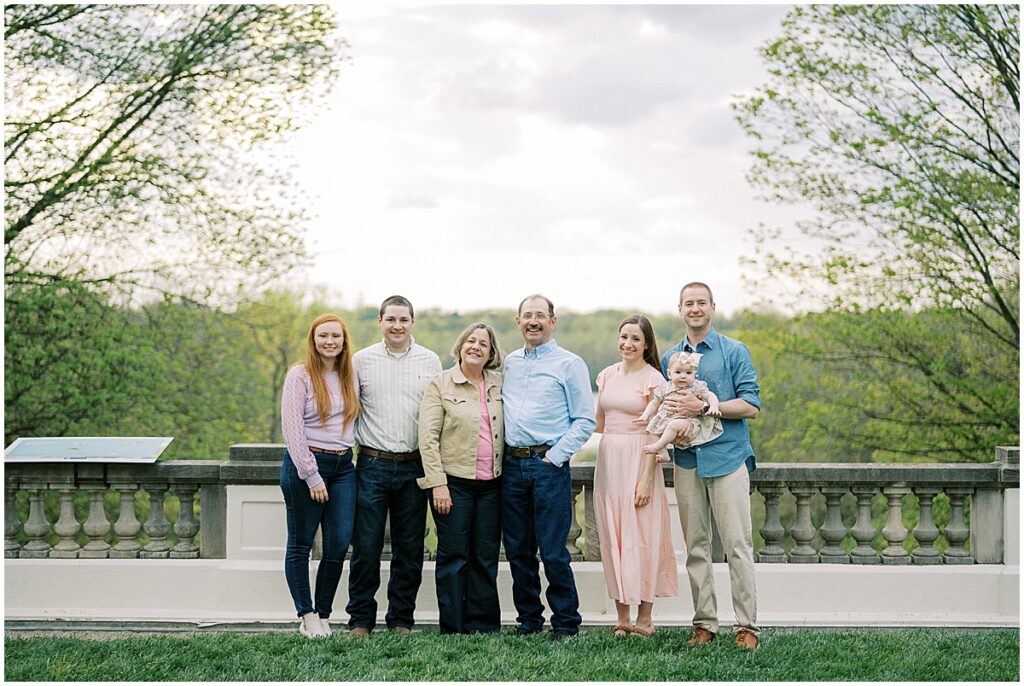 Kaitlin Mendoza Photography captures extended family photos in Indianapolis, Indiana at Newfields