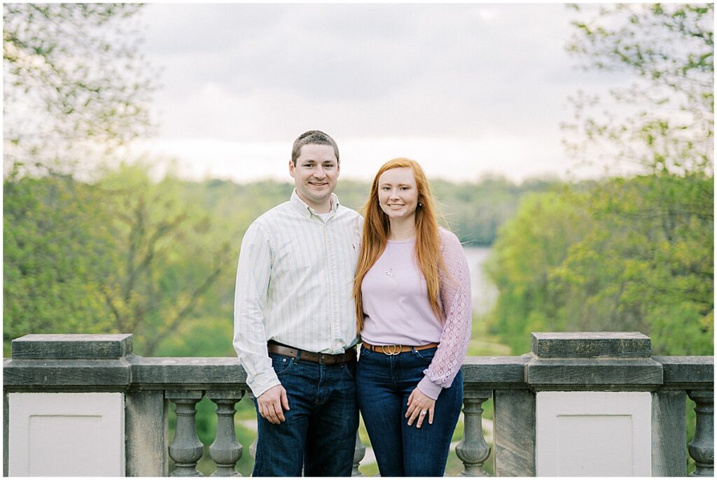 Kaitlin Mendoza Photography captures extended family photos in Indianapolis, Indiana at Newfields