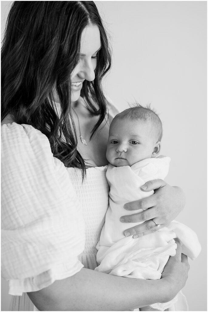 Kaitlin Mendoza Photography captures studio newborn photography in Indianapolis, Indiana for mom and baby