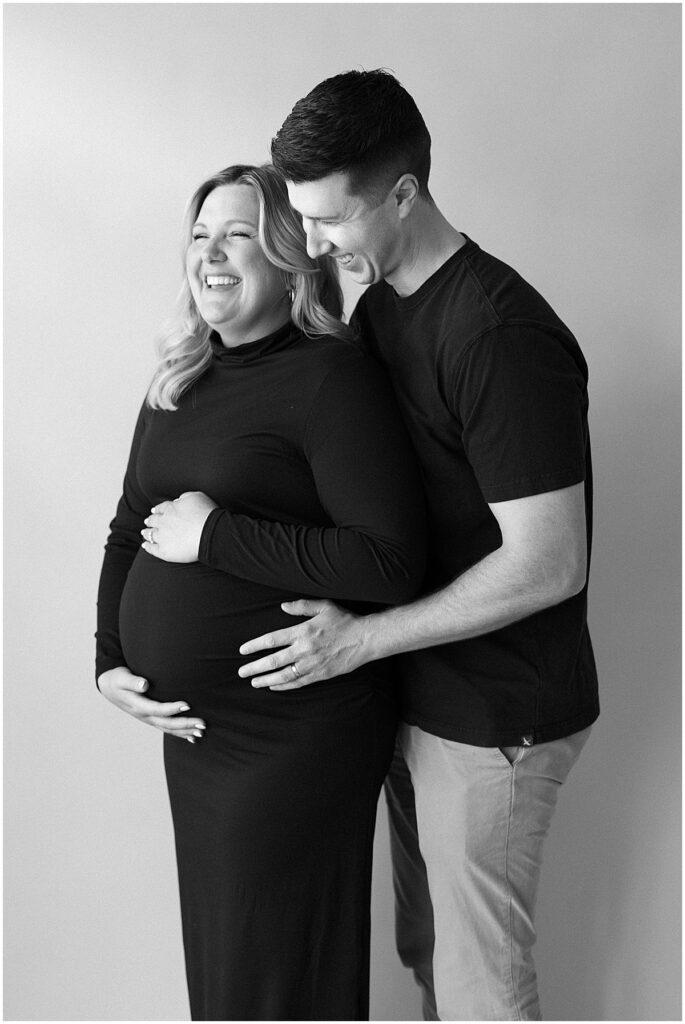 Kaitlin Mendoza Photography photographed Lauren’s studio maternity photos in Indianapolis, Indiana.