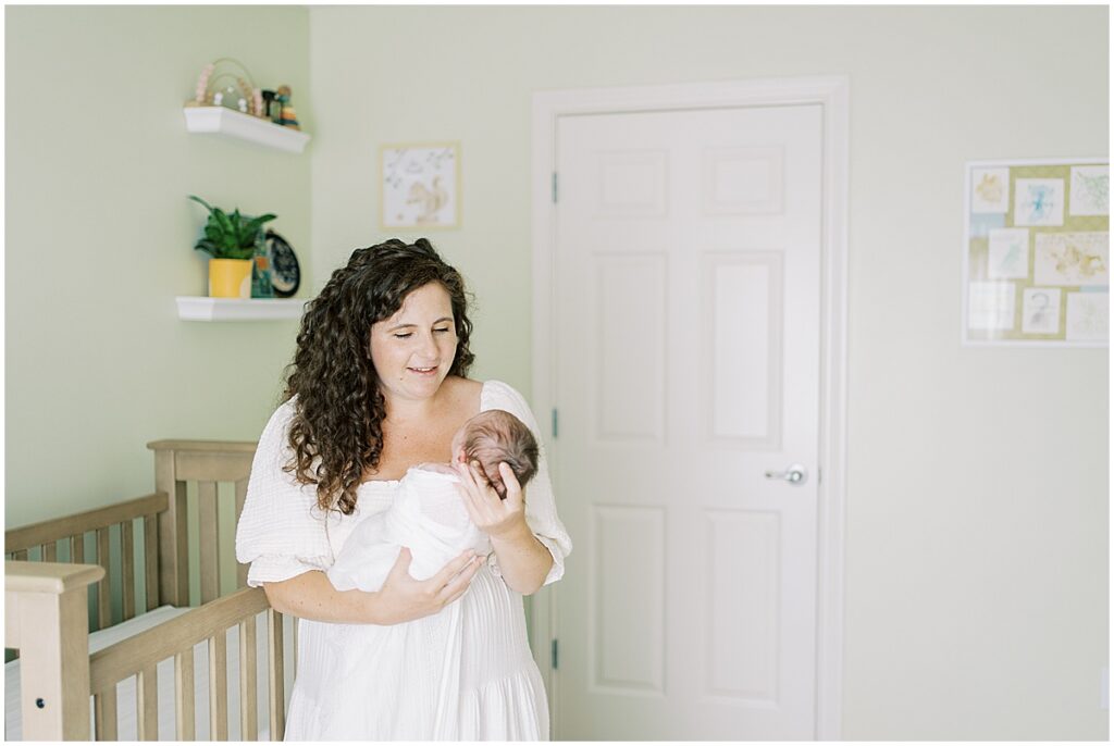 Kaitlin Mendoza is a Carmel, Indiana newborn photographer who took photos of Evie and her first time parents in their home.