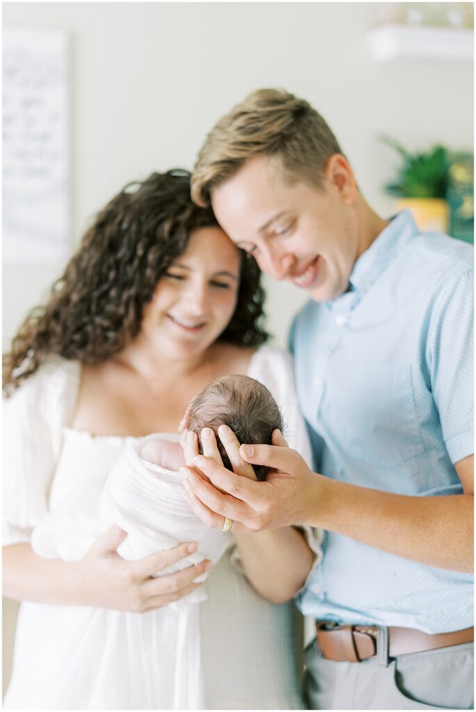 Kaitlin Mendoza is a Carmel, Indiana newborn photographer who took photos of Evie and her first time parents in their home.
