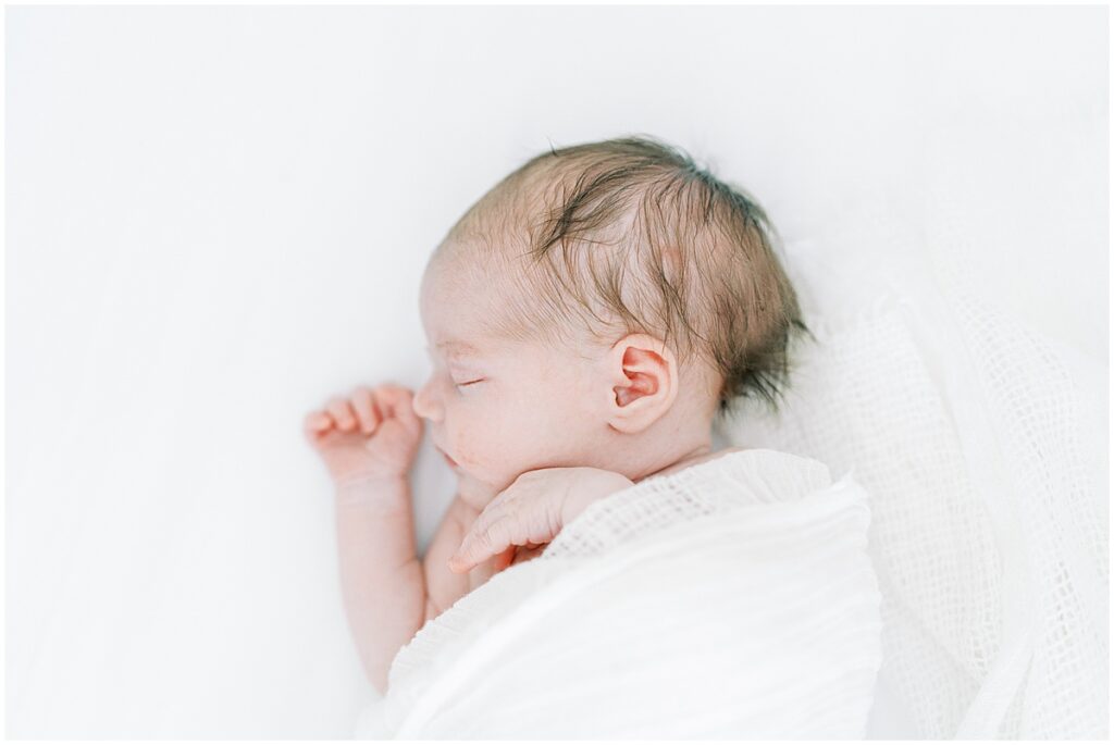 Kaitlin Mendoza is a Carmel, Indiana newborn photographer who took photos of Evie and her first time parents in their home.