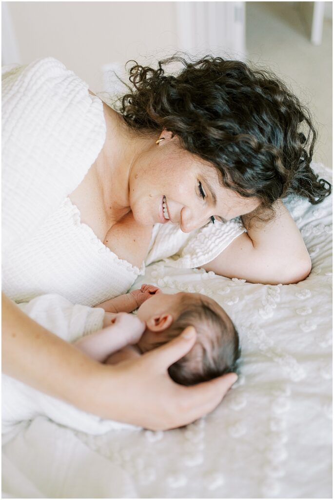 Kaitlin Mendoza is a Carmel, Indiana newborn photographer who took photos of Evie and her first time parents in their home.