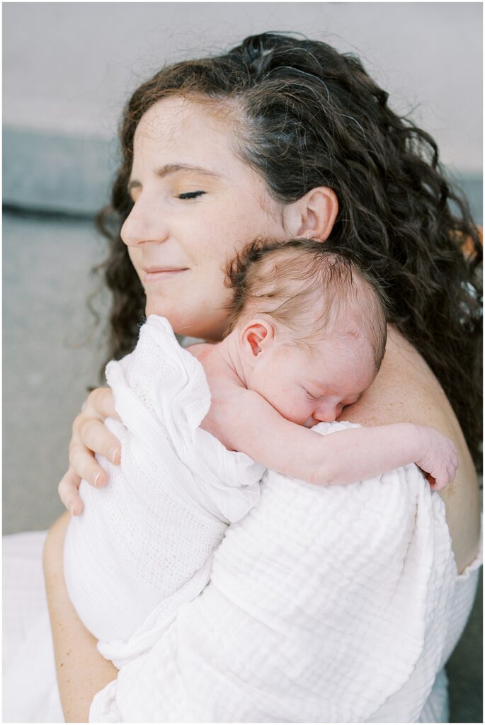 Kaitlin Mendoza is a Carmel, Indiana newborn photographer who took photos of Evie and her first time parents in their home.