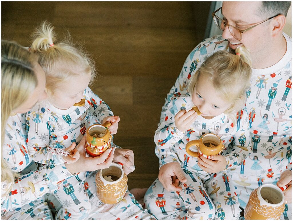 Kaitlin Mendoza is an in-home Indianapolis family photographer that captured holiday magic and moments with The Smith family.