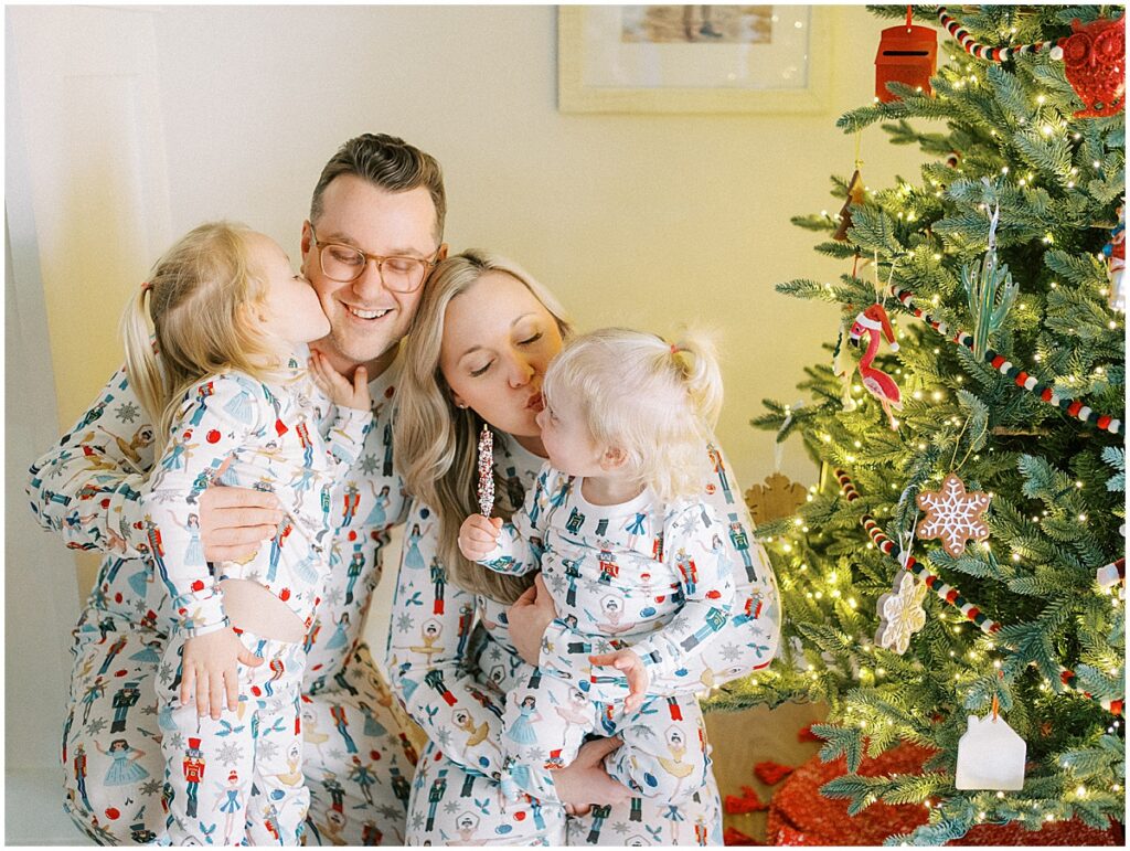 Kaitlin Mendoza is an in-home Indianapolis family photographer that captured holiday magic and moments with The Smith family.
