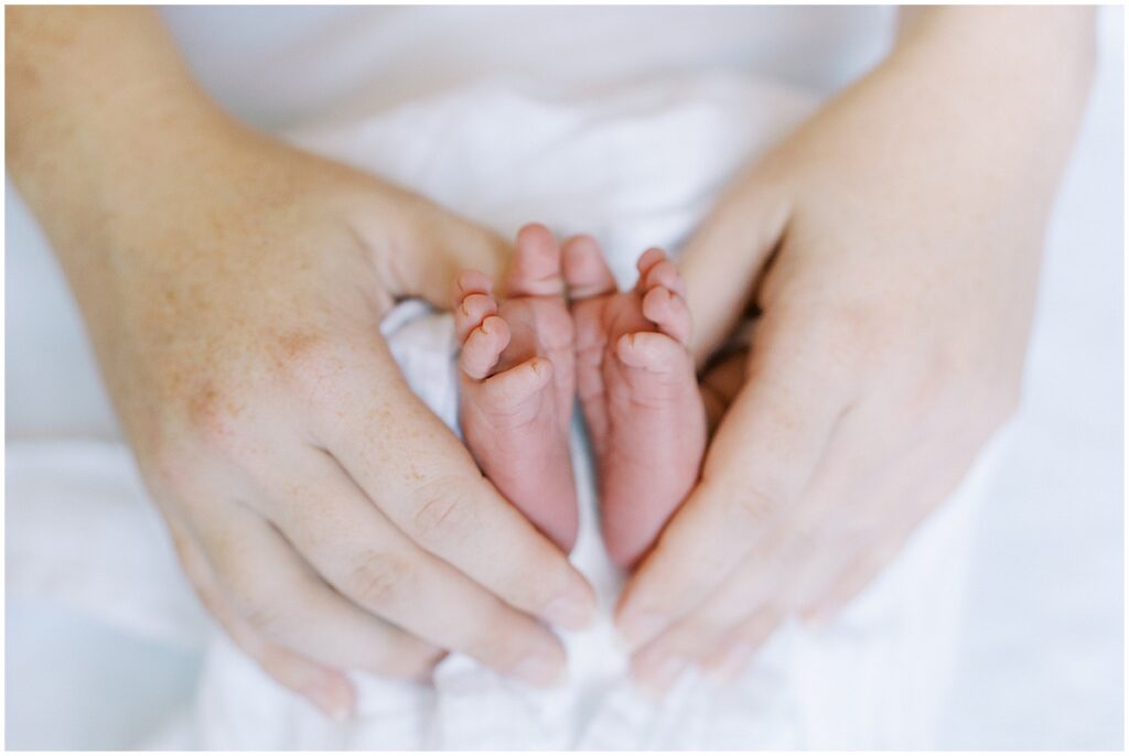 Kaitlin Mendoza is an in-home Indianapolis newborn photographer who took photos of Eli and this adorable family of four.