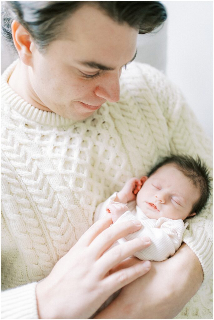 Kaitlin Mendoza captured newborn photography in Indianapolis for these first time parents and their sweet baby Tia.