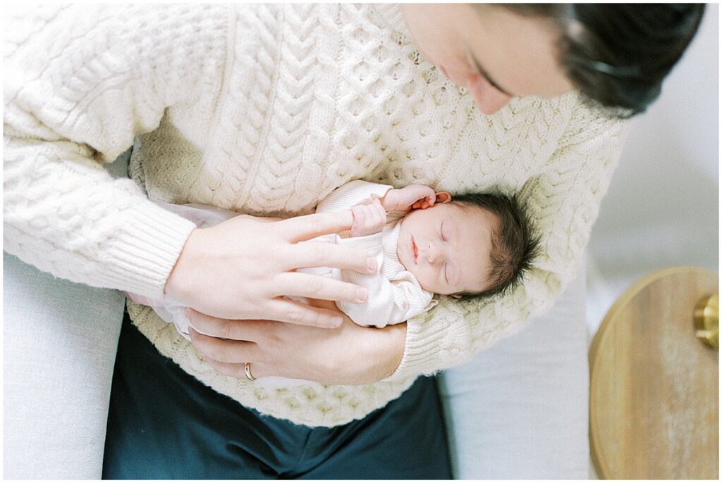 Kaitlin Mendoza captured newborn photography in Indianapolis for these first time parents and their sweet baby Tia.