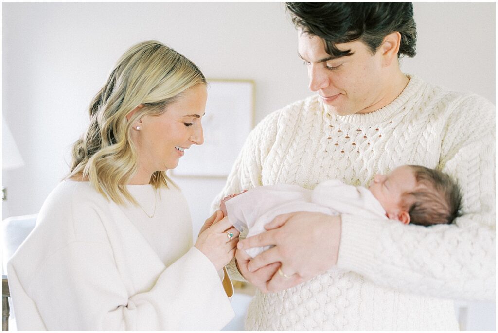 Kaitlin Mendoza captured newborn photography in Indianapolis for these first time parents and their sweet baby Tia.