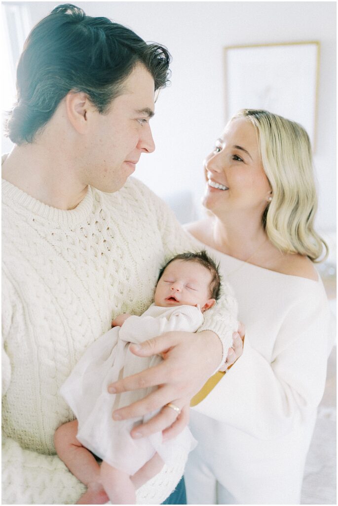 Kaitlin Mendoza captured newborn photography in Indianapolis for these first time parents and their sweet baby Tia.