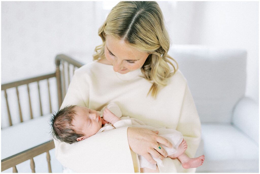 Kaitlin Mendoza captured newborn photography in Indianapolis for these first time parents and their sweet baby Tia.