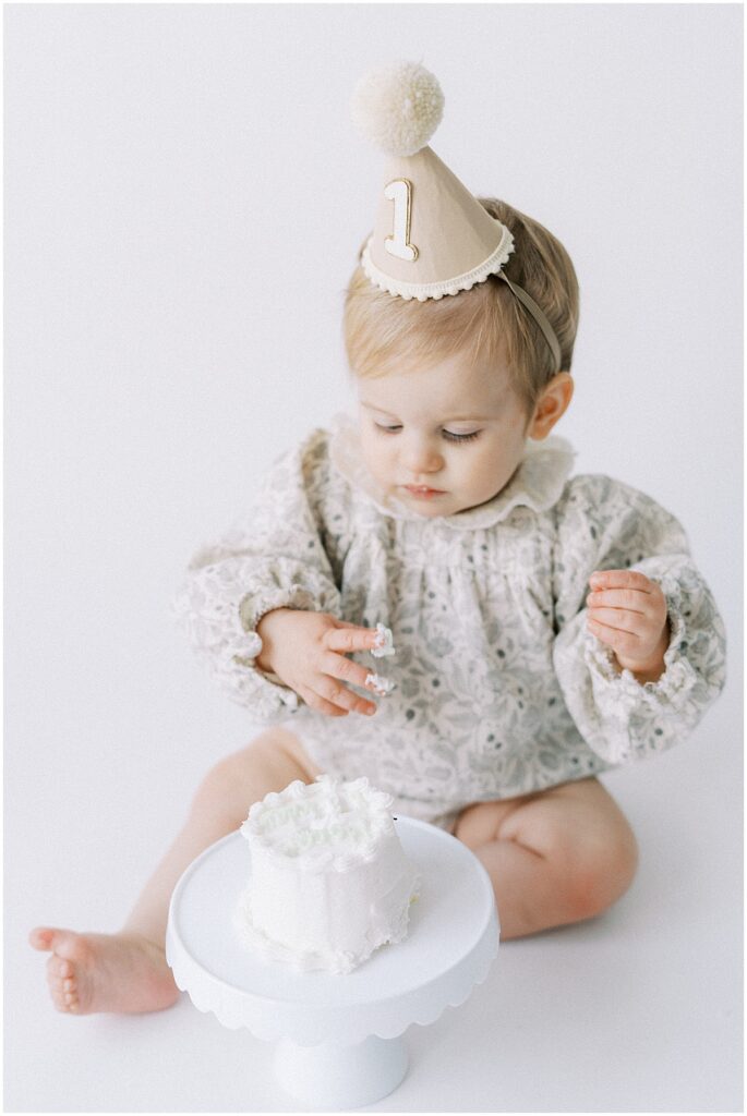 Kaitlin Mendoza was the studio Indianapolis milestone photographer for Bridget’s one year photo session.