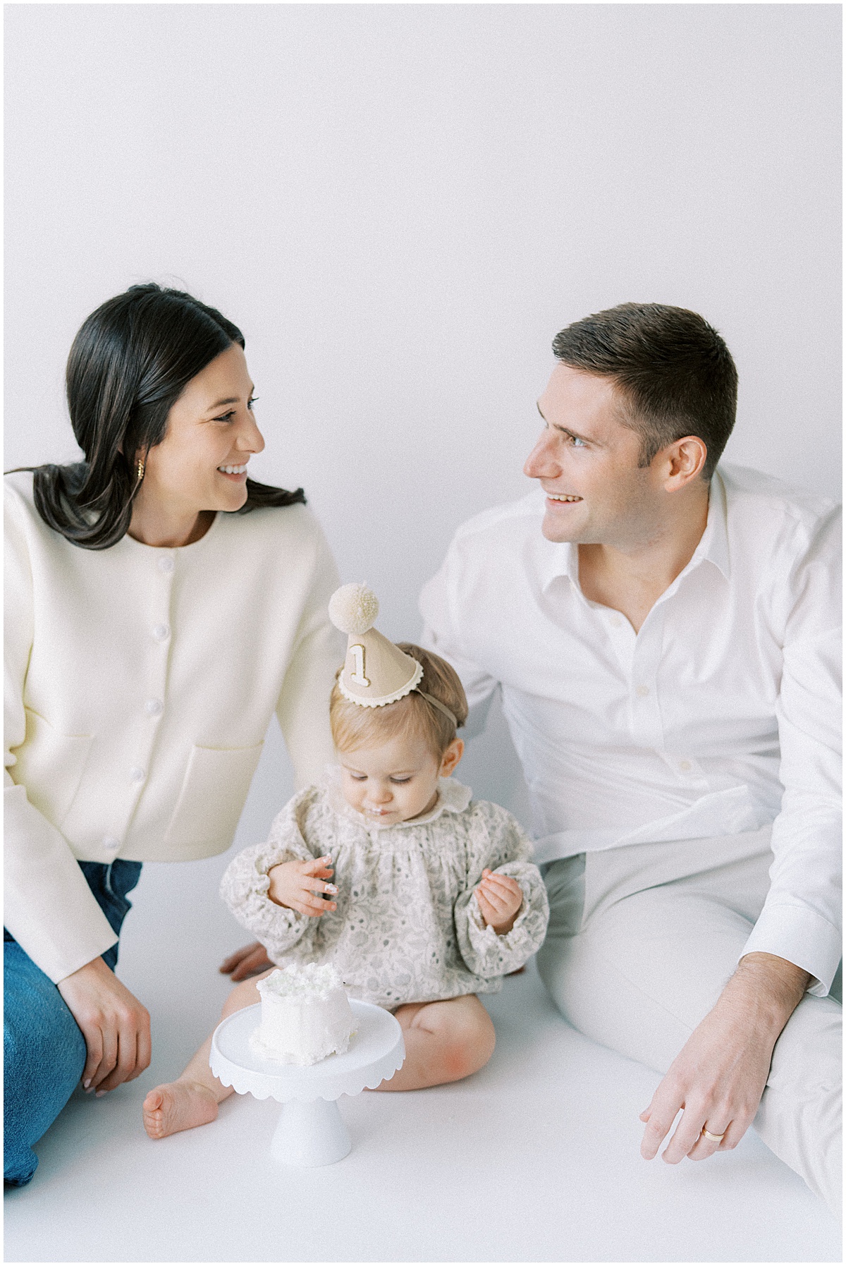 Kaitlin Mendoza was the studio Indianapolis milestone photographer for Bridget’s one year photo session.