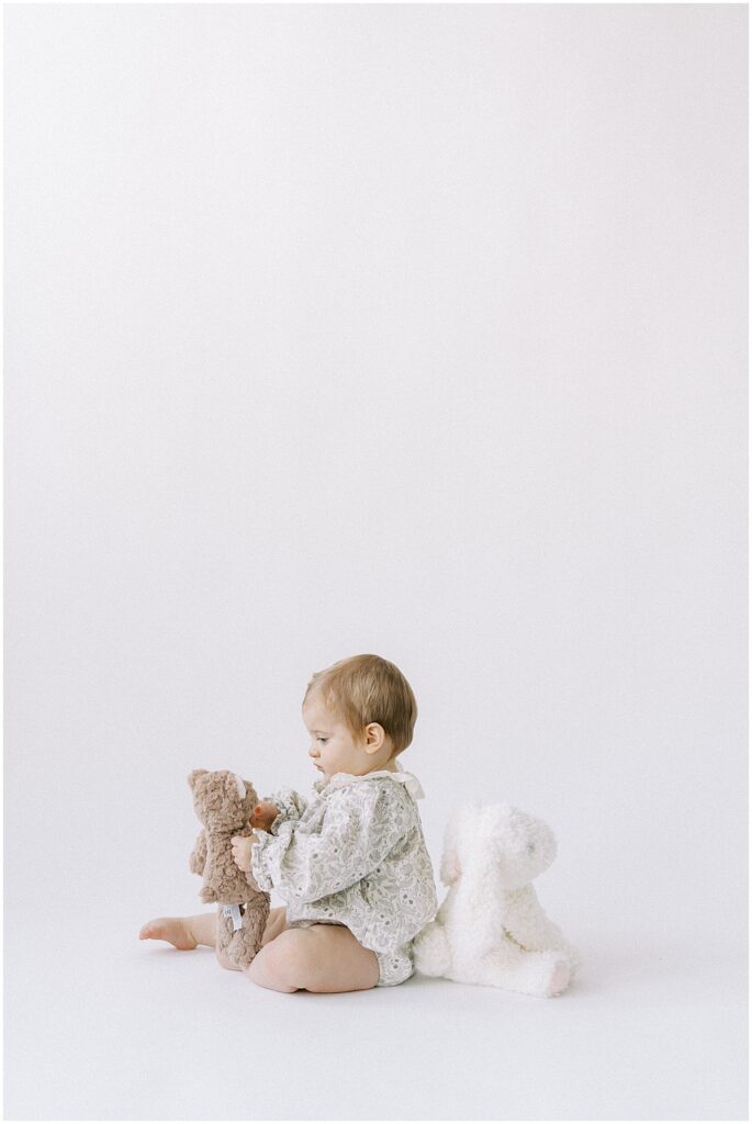 Kaitlin Mendoza was the studio Indianapolis milestone photographer for Bridget’s one year photo session.