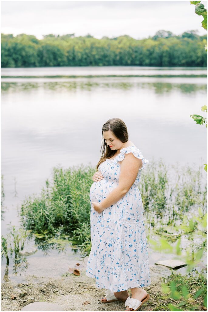 Kaitlin Mendoza Photography is an Indianapolis, IN maternity photographer who explains how I capture unforgettable moments during your pregnancy journey.