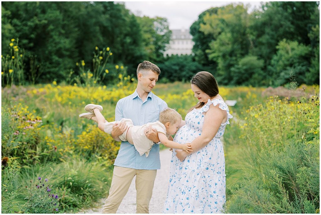 Kaitlin Mendoza Photography is an Indianapolis, IN maternity photographer who explains how I capture unforgettable moments during your pregnancy journey.
