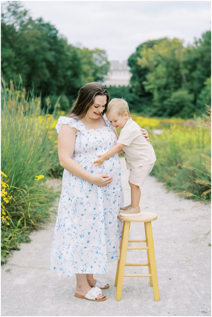 Kaitlin Mendoza Photography is an Indianapolis, IN maternity photographer who explains how I capture unforgettable moments during your pregnancy journey.