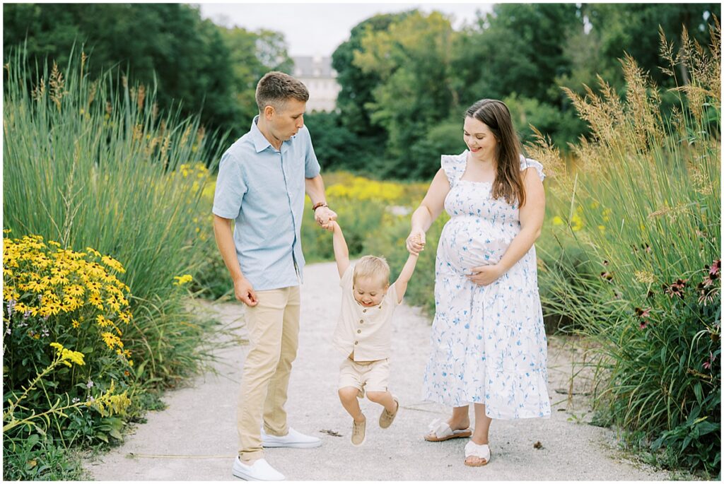 Kaitlin Mendoza Photography is an Indianapolis, IN maternity photographer who explains how I capture unforgettable moments during your pregnancy journey.