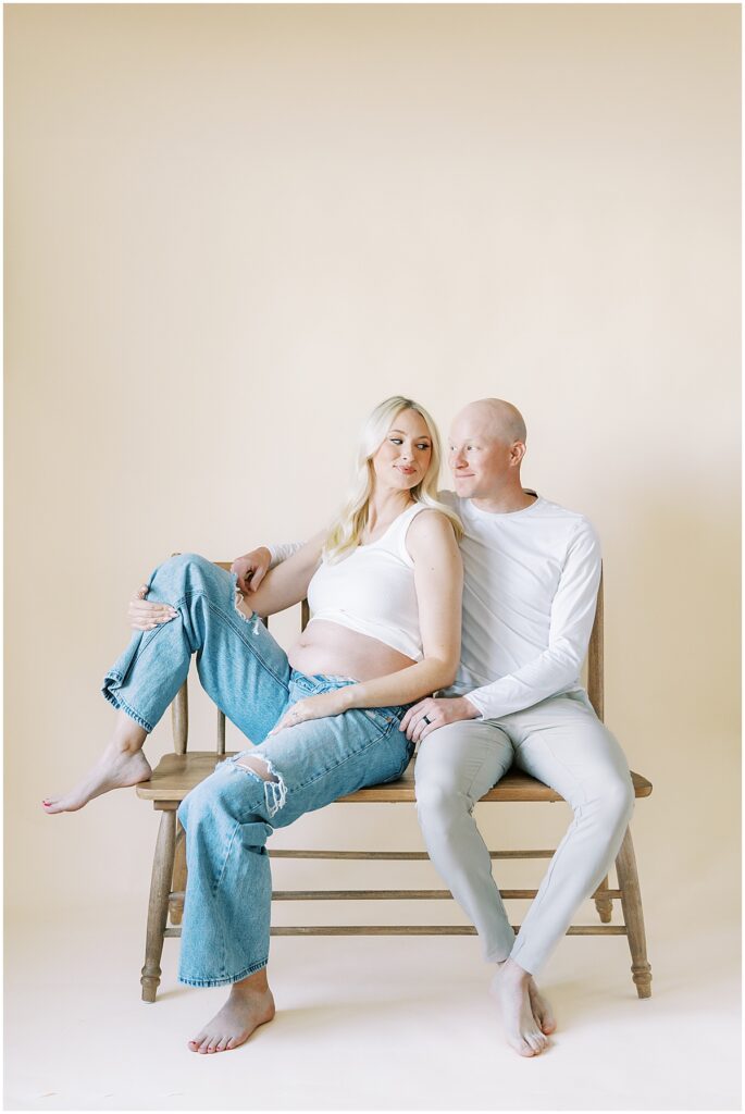 Kaitlin Mendoza Photography captured intimate maternity photos in Indianapolis for glowing mama-to-be.