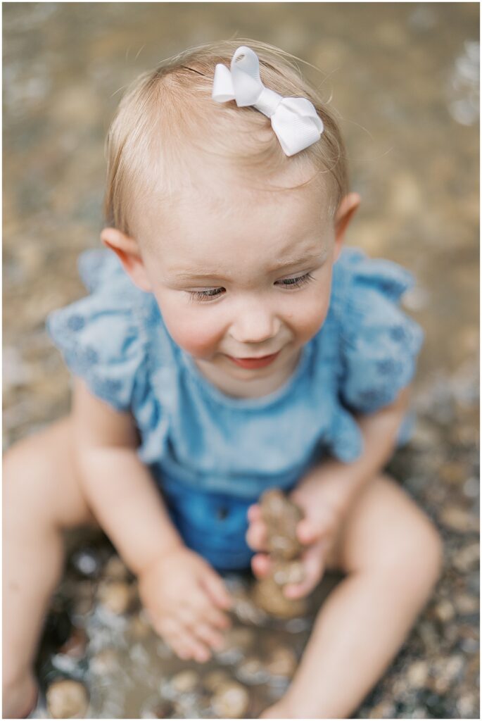 Kaitlin Mendoza is a Carmel, Indiana family photographer who captured a family and 1 year milestone photo session at Flowing Well Park.
Kaitlin Mendoza is a Carmel, Indiana family photographer who captured a family and 1 year milestone photo session at Flowing Well Park.