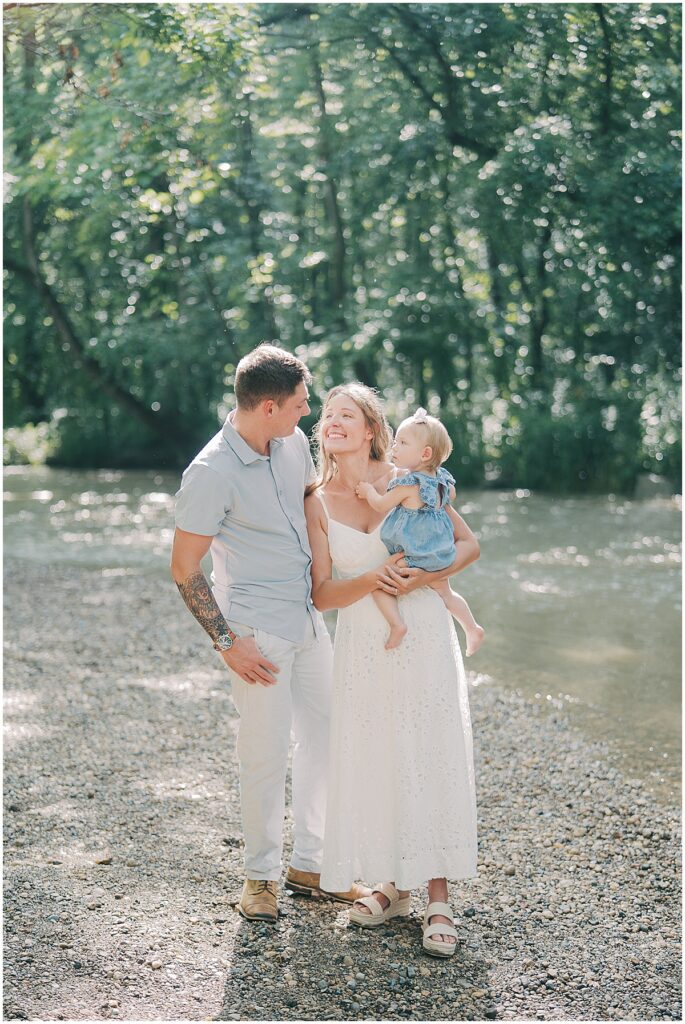 Kaitlin Mendoza is a Carmel, Indiana family photographer who captured a family and 1 year milestone photo session at Flowing Well Park.