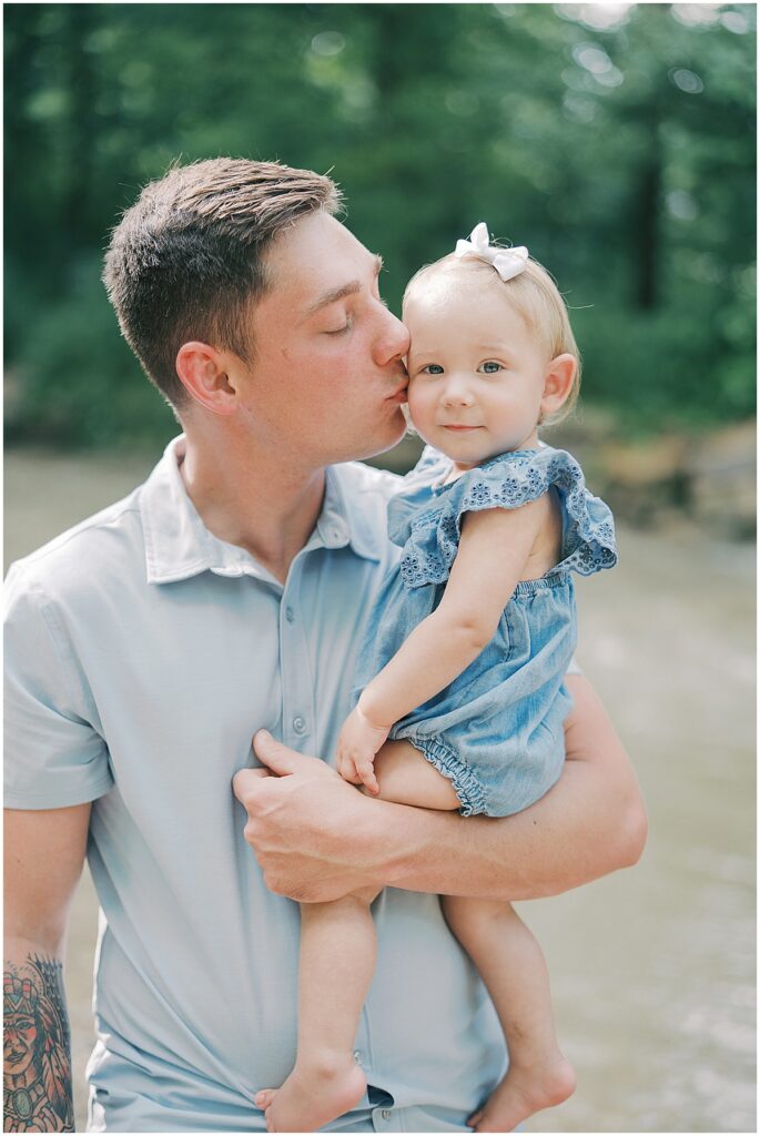 Kaitlin Mendoza is a Carmel, Indiana family photographer who captured a family and 1 year milestone photo session at Flowing Well Park.