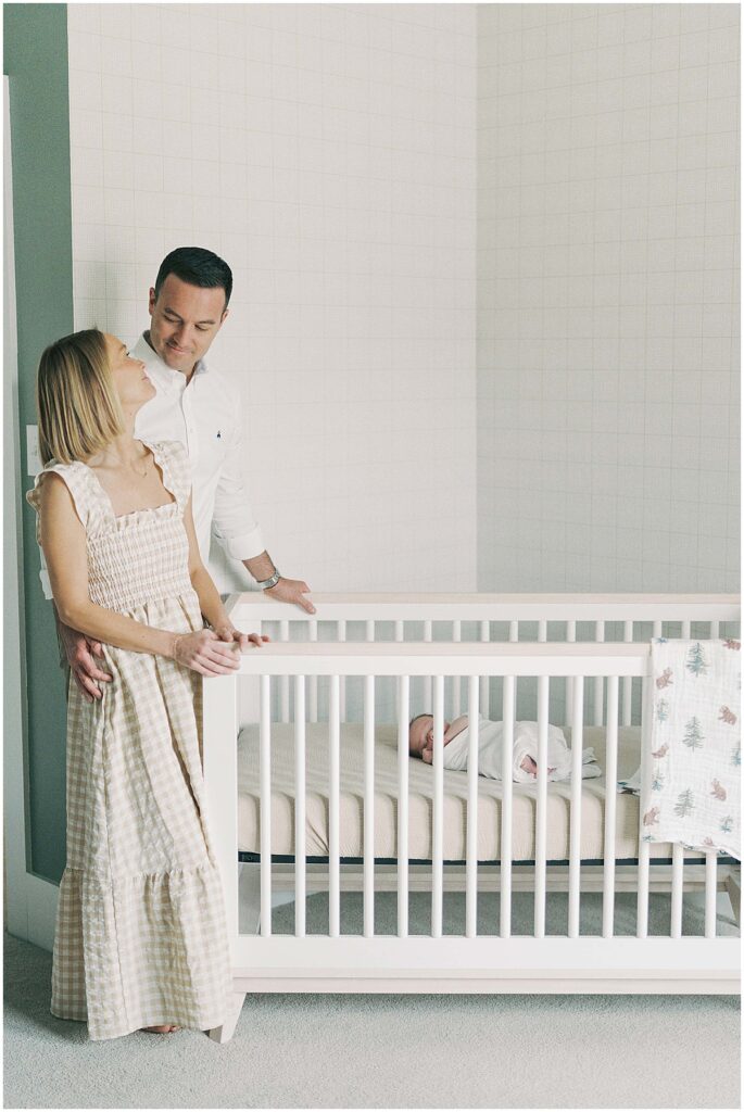 Kaitlin Mendoza captures Carmel, Indiana newborn photography of baby Noah during an in-home photo session.
