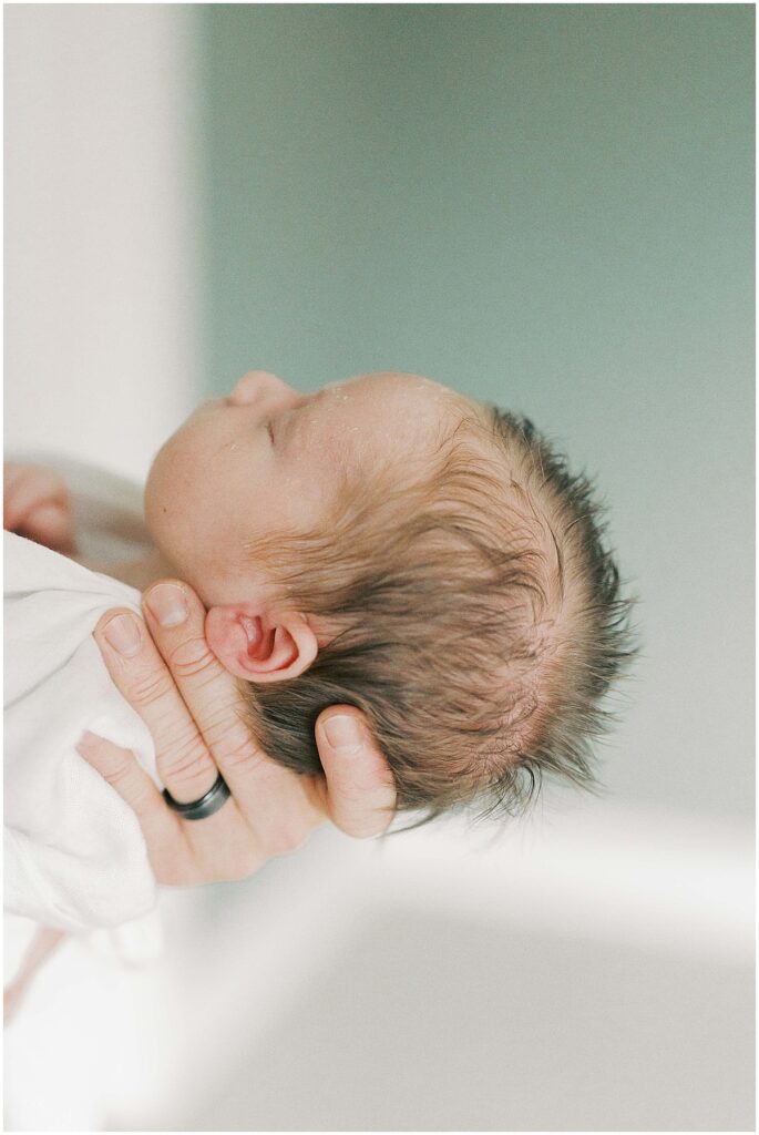 Kaitlin Mendoza captures Carmel, Indiana newborn photography of baby Noah during an in-home photo session.