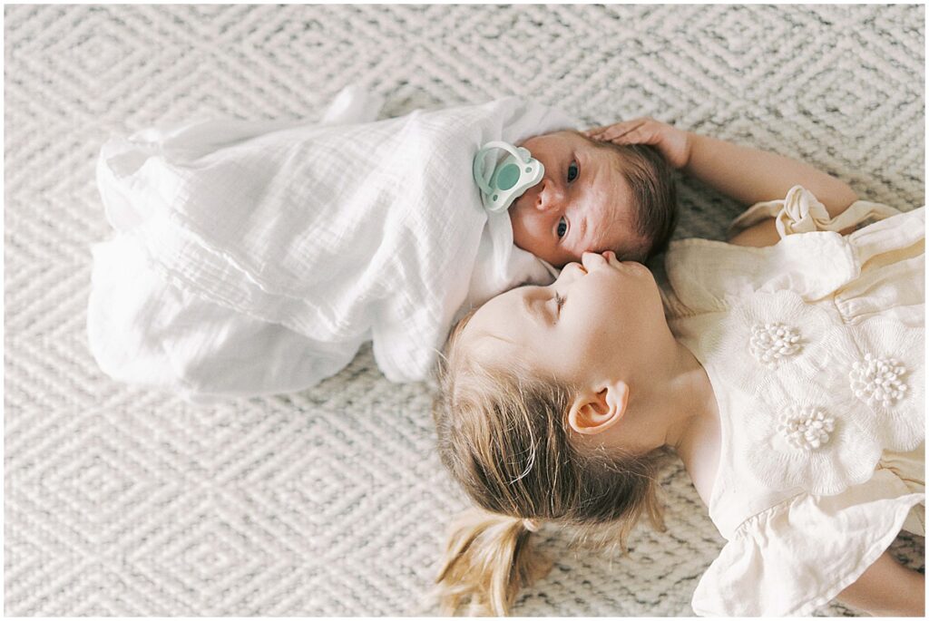 Kaitlin Mendoza captures Carmel, Indiana newborn photography of baby Noah during an in-home photo session.