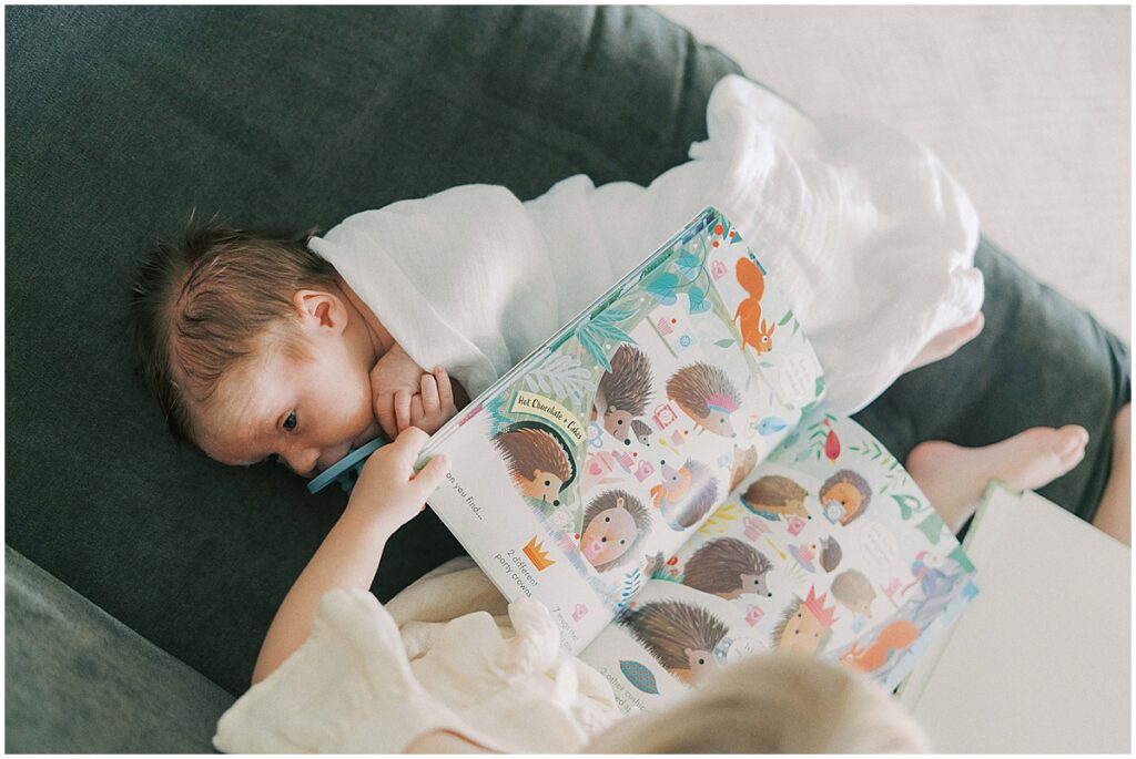 Kaitlin Mendoza captures Carmel, Indiana newborn photography of baby Noah during an in-home photo session.