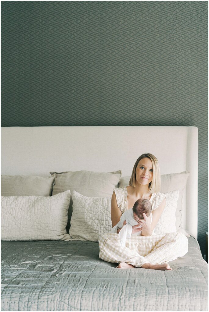 Kaitlin Mendoza captures Carmel, Indiana newborn photography of baby Noah during an in-home photo session.
