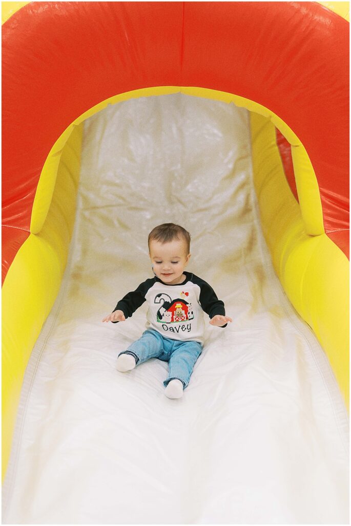 Kaitlin Mendoza is a kids birthday photographer in Indianapolis that captured Davey’s On The Farm themed 2nd birthday party at Holliday Farms.
