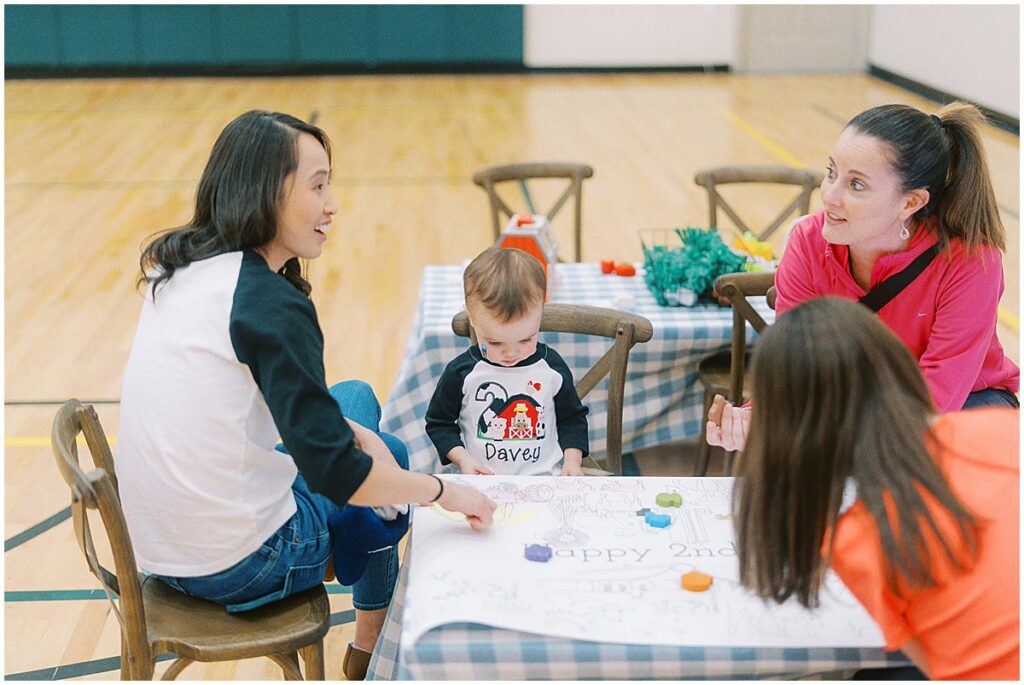 Kaitlin Mendoza is a kids birthday photographer in Indianapolis that captured Davey’s On The Farm themed 2nd birthday party at Holliday Farms.
