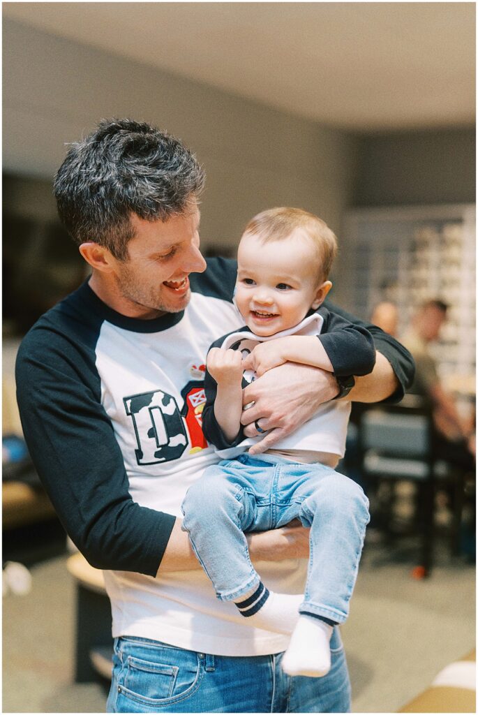 Kaitlin Mendoza is a kids birthday photographer in Indianapolis that captured Davey’s On The Farm themed 2nd birthday party at Holliday Farms.