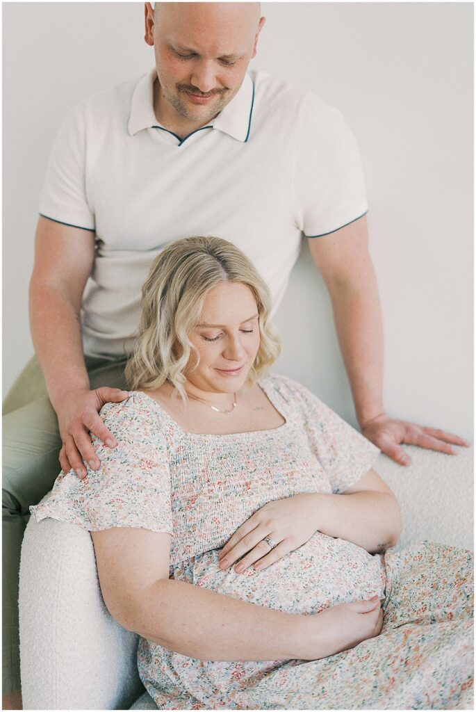 Kaitlin Mendoza is a maternity photographer in Indianapolis who photographed Anna and her family in the studio before baby #3.