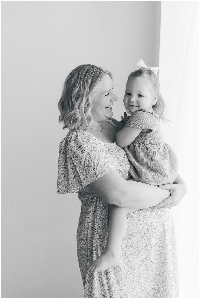 Kaitlin Mendoza is a maternity photographer in Indianapolis who photographed Anna and her family in the studio before baby #3.