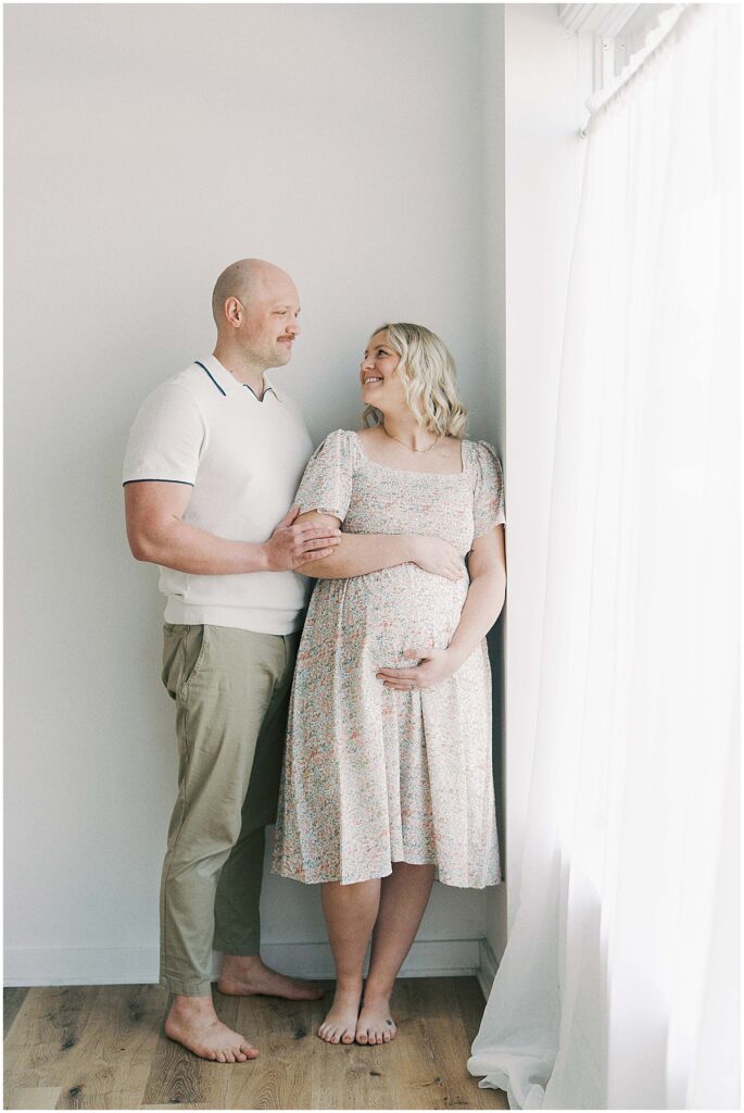 Kaitlin Mendoza is a maternity photographer in Indianapolis who photographed Anna and her family in the studio before baby #3.