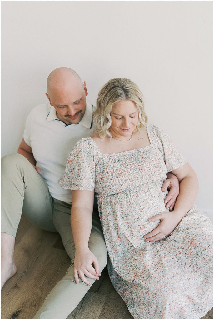 Kaitlin Mendoza is a maternity photographer in Indianapolis who photographed Anna and her family in the studio before baby #3.