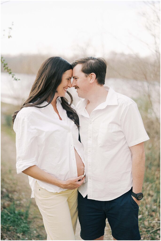 Kaitlin Mendoza is a maternity photographer in Indianapolis, Indiana that captured Taylor’s maternity photo session.