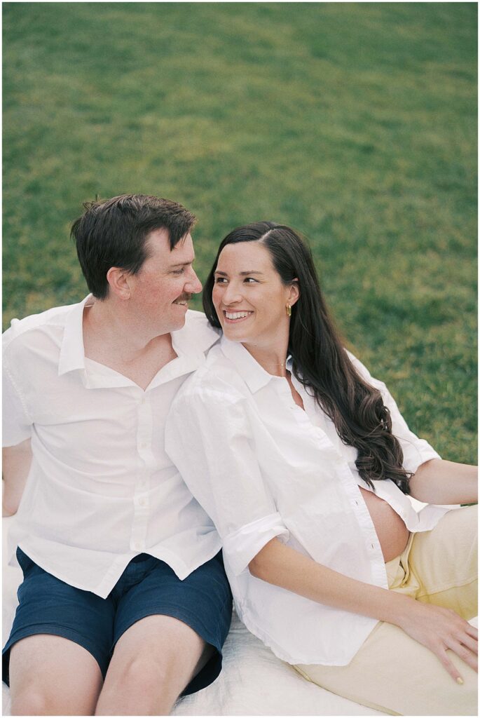 Kaitlin Mendoza is a maternity photographer in Indianapolis, Indiana that captured Taylor’s maternity photo session.