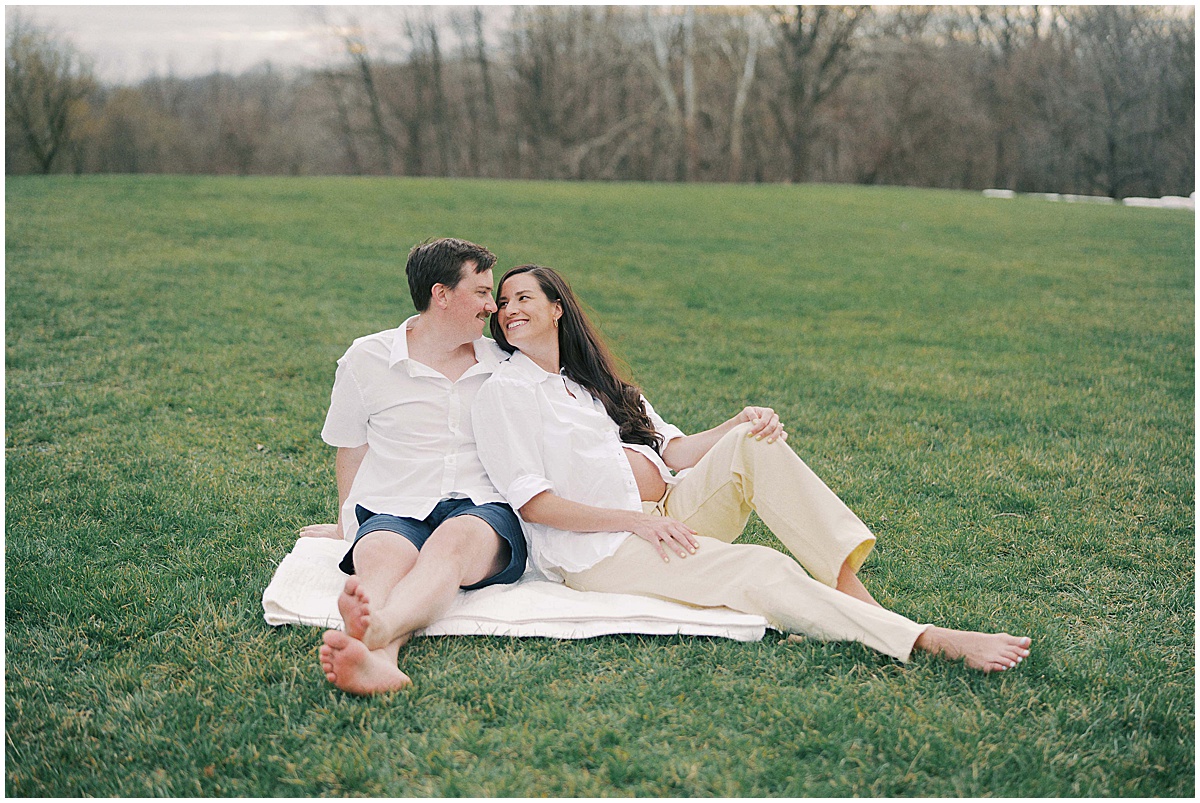 Kaitlin Mendoza is a maternity photographer in Indianapolis, Indiana that captured Taylor’s maternity photo session.